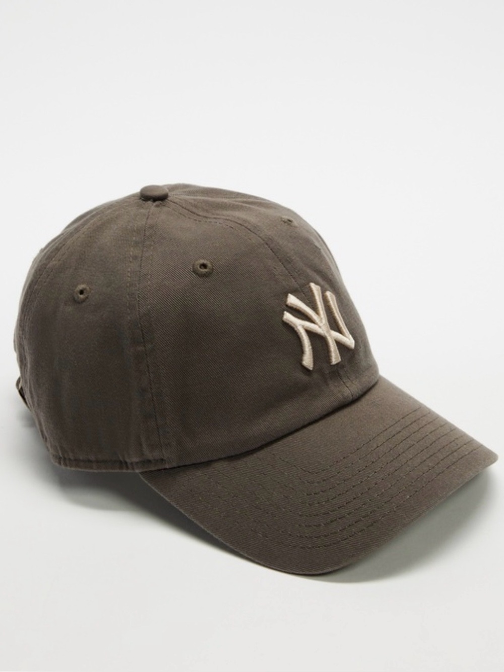 Last chance to purchase! Casual, classic New York Yankees cap.